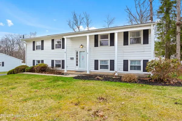 11 Farmhouse Road, Mountain Top, PA 18707