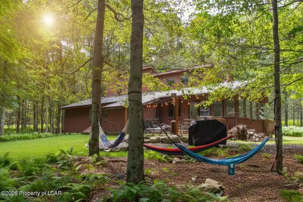 8 Mallard Court, Gouldsboro, PA 18424