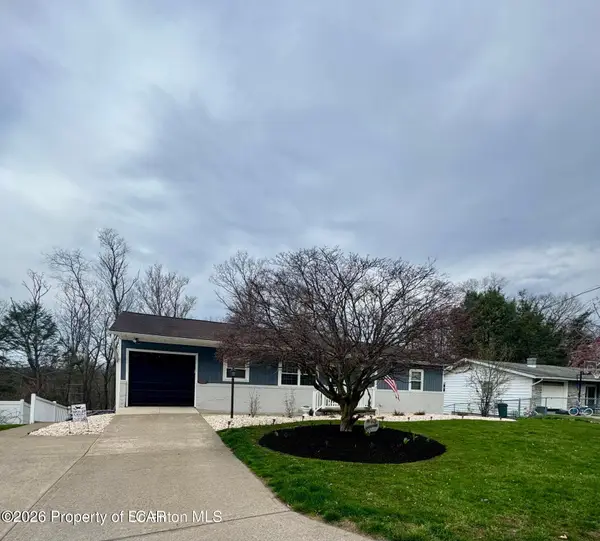 26 Hillcrest Drive, Dallas, PA 18612