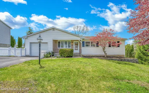 10 Manor Drive, Dallas, PA 18612