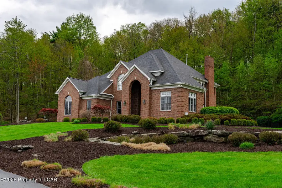 611 Lake Louise Road, Dallas, PA 18612 - #2