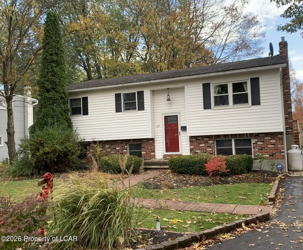 28 Fallbrook Avenue, Dallas, PA 18612 - #1