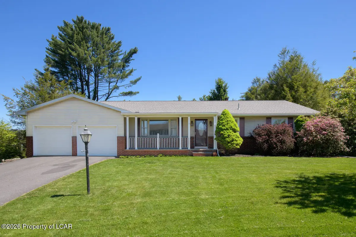 7 Manor Drive, Dallas, PA 18612 - #1