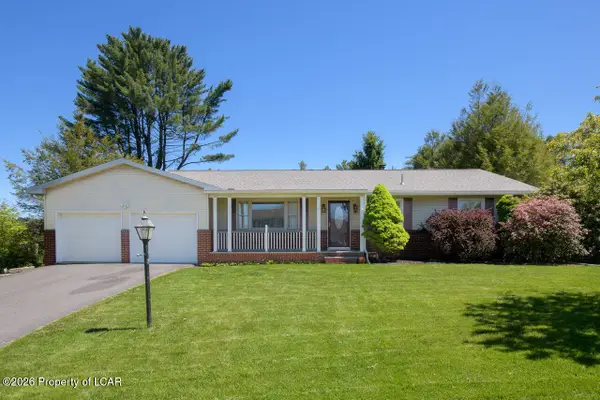7 Manor Drive, Dallas, PA 18612