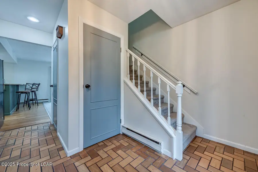 31 Dorchester Drive, Dallas, PA 18612 - Image #2