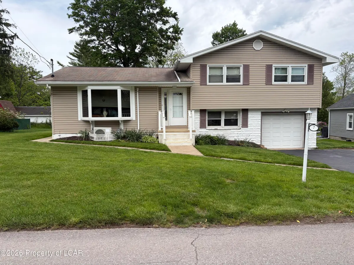 7 Warren Drive, Dallas, PA 18612 - #1