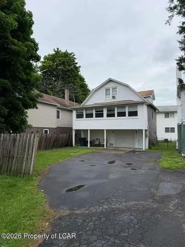 39 Atherton Drive, Wyoming, PA 18644