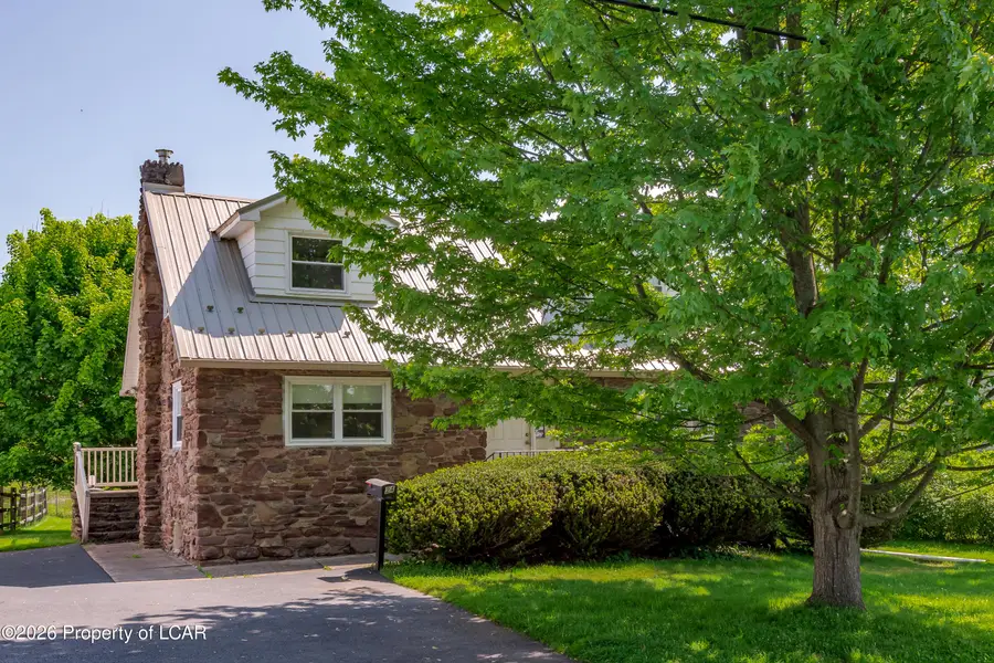 24 Park Street, Dallas, PA 18612 - #2