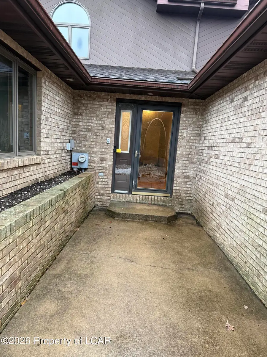 1512 Poolside Drive, Hazle Township, PA 18202 - Image #2