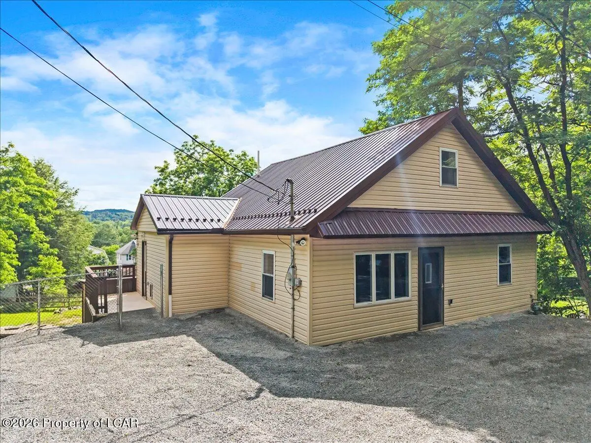 141 Harris Street, Dallas, PA 18612 - #1