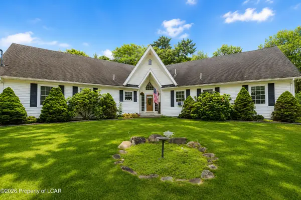 106 Lonely Wolf Court, Long Pond, PA 18334