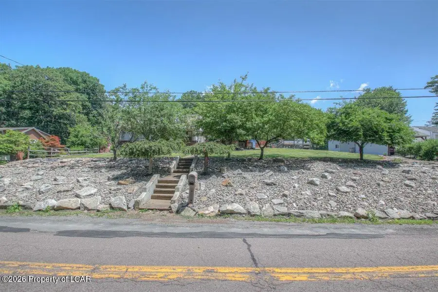 604 Ridge Avenue, Dallas, PA 18612 - #2