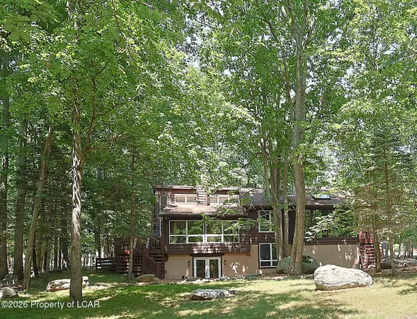 373 Lake Valley Drive, Hazleton, PA 18202