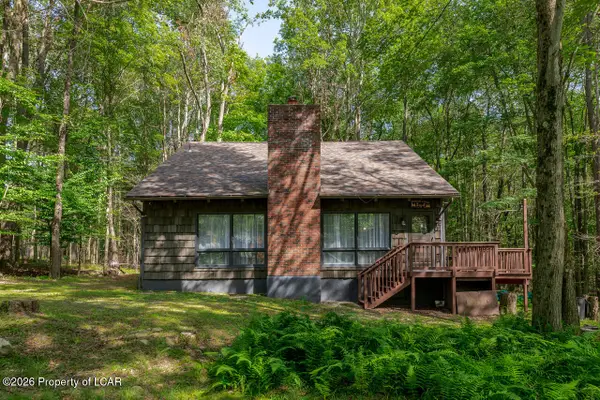 9 Mountain Glen Drive, Gouldsboro, PA 18424