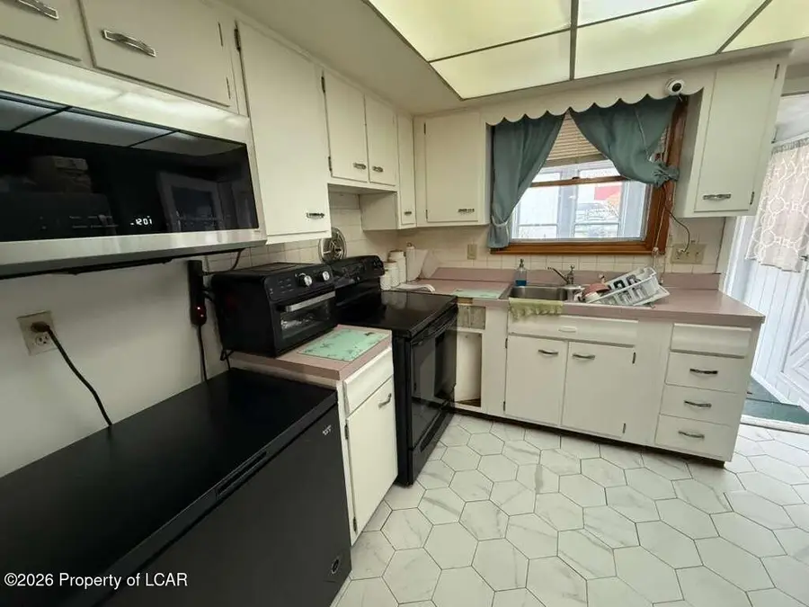 424 Kiefer Avenue, Hazleton, PA 18201 - #2