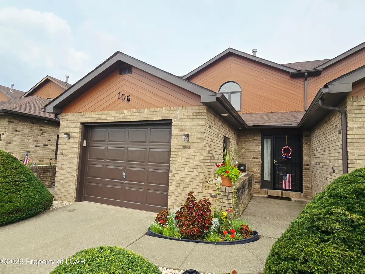 105 Countrywood Drive, Hanover, PA 18706 - #1