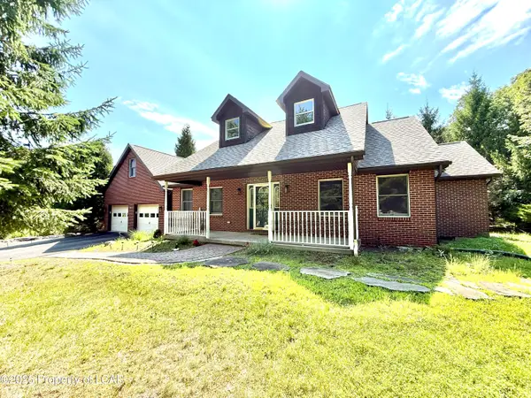 9 Fairways Circle, Hazleton, PA 18202