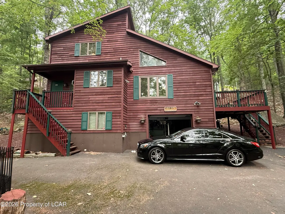 205 Iroquois Circle, Hazleton, PA 18202 - #1