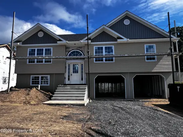 521 Wisteria Drive, Moosic, PA 18507