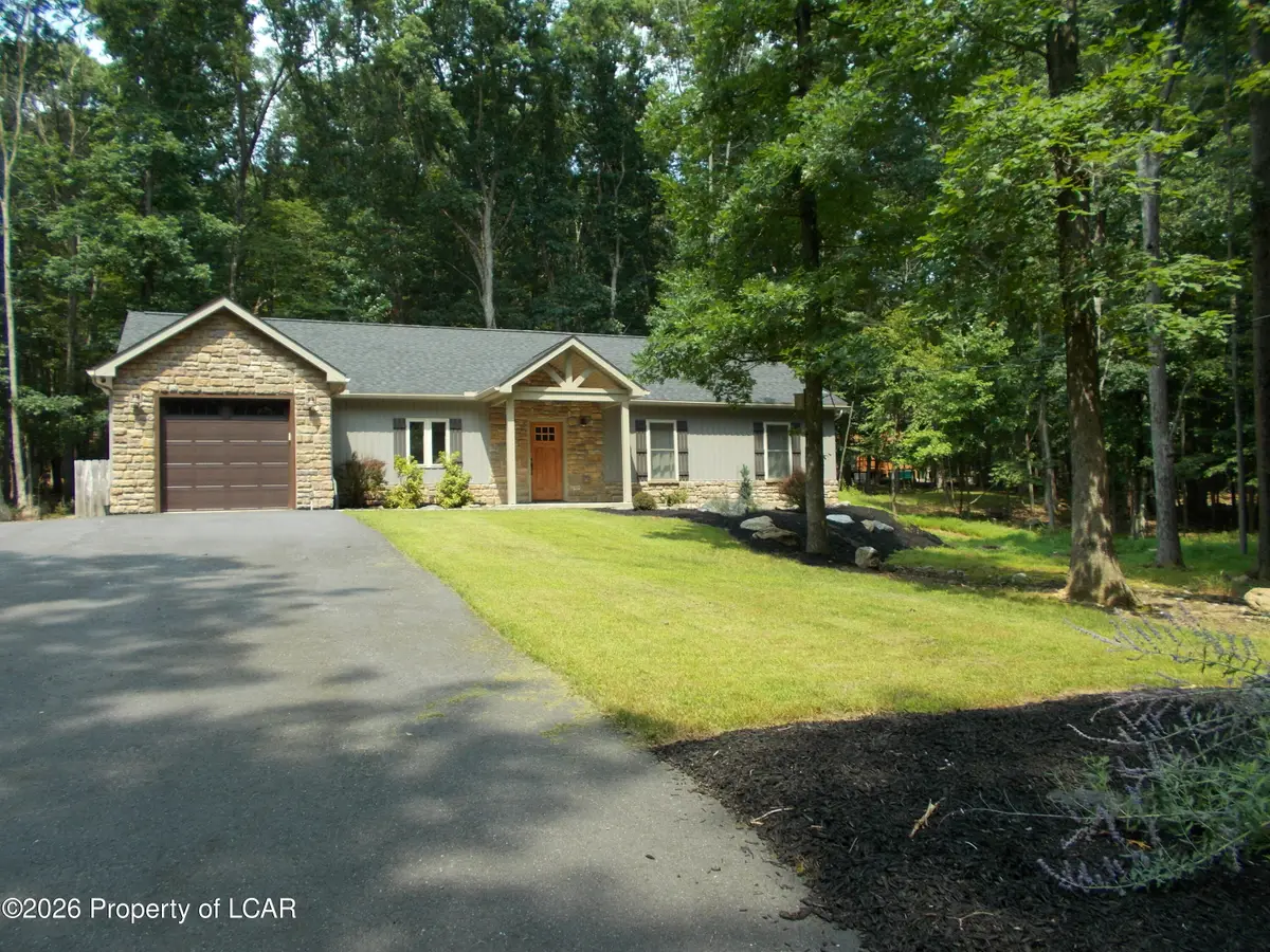 33 Arapahoe Circle, Hazleton, PA 18202 - #1
