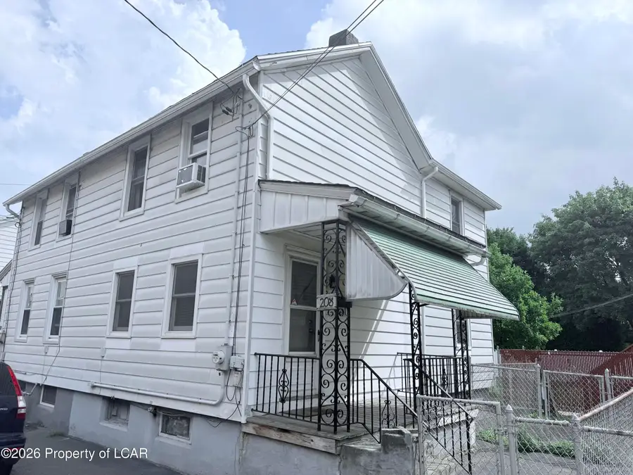 208 Noble Street, Hazleton, PA 18201 - #2