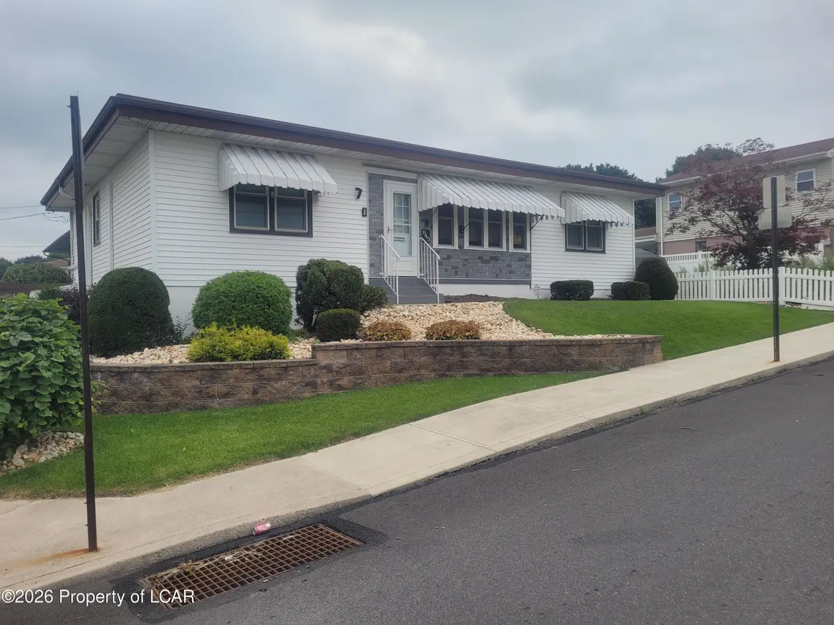 845 Lincoln Street, Hazleton, PA 18201 - #1