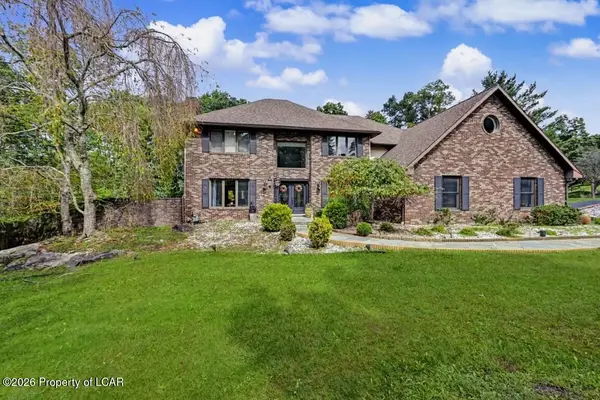 26 Mountainwood Drive, Mountain Top, PA 18707