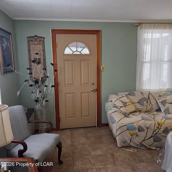 202 Vanloon Street, Plymouth, PA 18651