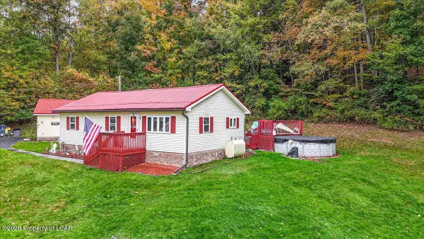 1195 Creamery Road, Clifford twp, PA 18407