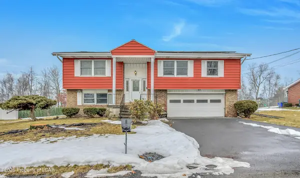 132 Cedarwood Drive, Laflin, PA 18702