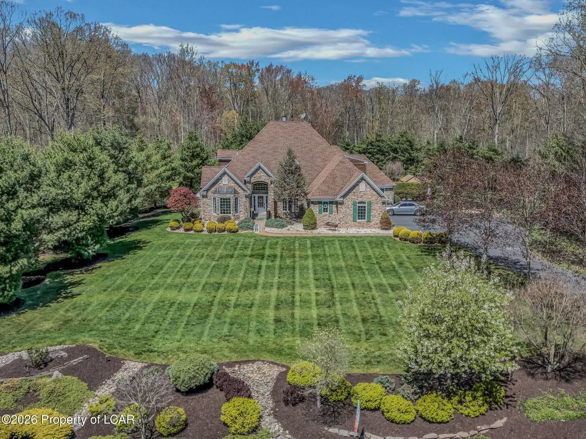 8 Eight Iron Drive, Mountain Top, PA 18707 - #1