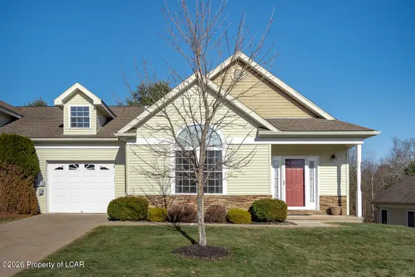 12 Willow Way, Dallas, PA 18612