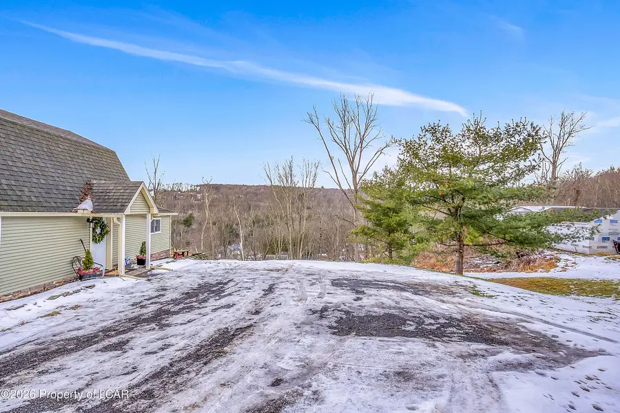 16 Washington Street, Dallas, PA 18612 - Image #2