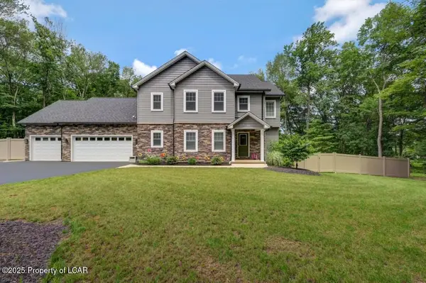 330 Deer Run Drive, Mountain Top, PA 18707