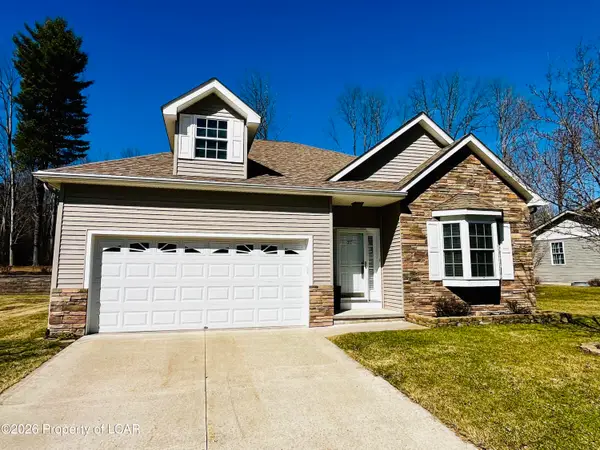 37 Greenbriar Drive, Dallas, PA 18612