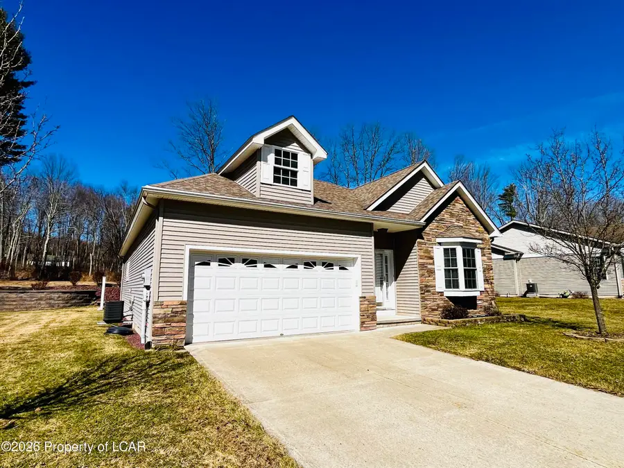 37 Greenbriar Drive, Dallas, PA 18612 - #2