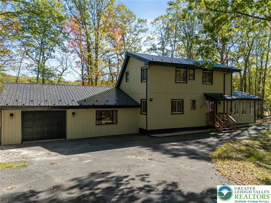 809 Boulder Court, Hawley, PA 18428 - Image #2