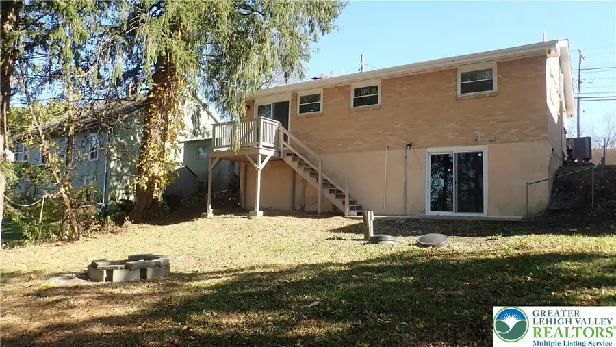 2556 N Delaware Drive, Mount Bethel, PA 18343 - Image #2