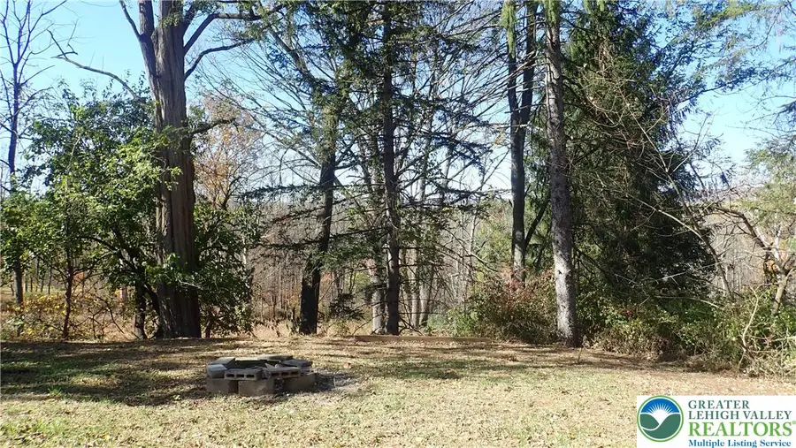 2556 N Delaware Drive, Mount Bethel, PA 18343 - Image #3