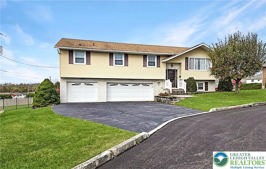 3339 Barklay Circle, Hokendauqua, PA 18052 - Image #1