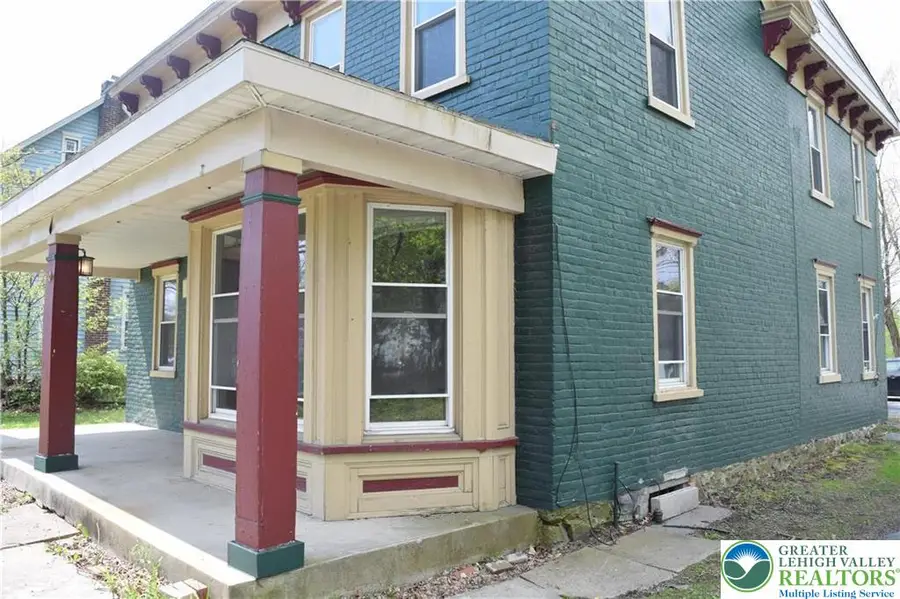 2376 N Delaware Drive, Mount Bethel, PA 18343 - Image #2