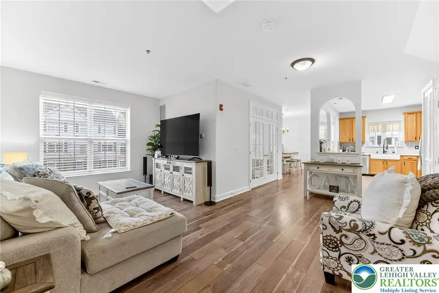 344 Shannon Court, Lopatcong, NJ 08865 - Image #2