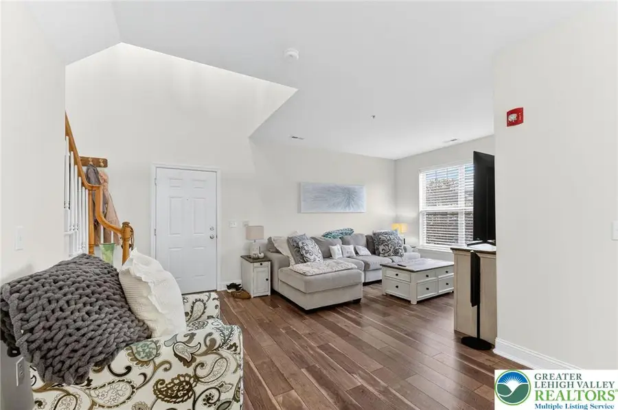 344 Shannon Court, Lopatcong, NJ 08865 - Image #3