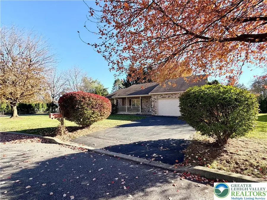 3100 Val Vista Drive, Palmer Township, PA 18045 - Image #2