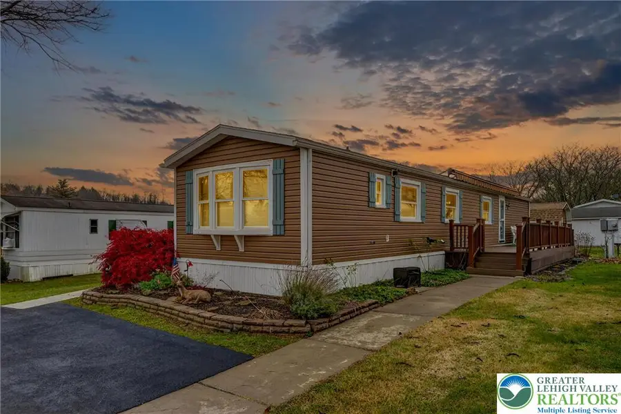 12 Revolutionary Road, Upper Mount Bethel, PA 18343 - Image #2