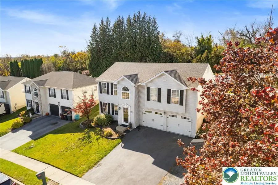 5043 Foxdale Drive, Whitehall, PA 18052 - Image #3