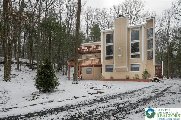 169 Shiny Mountain Road, Greentown, PA 18426