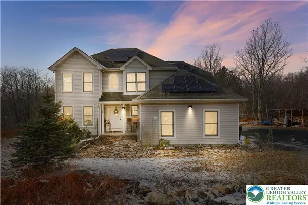 1392 Whispering Hills Court, Chestnuthill Twp, PA 18330