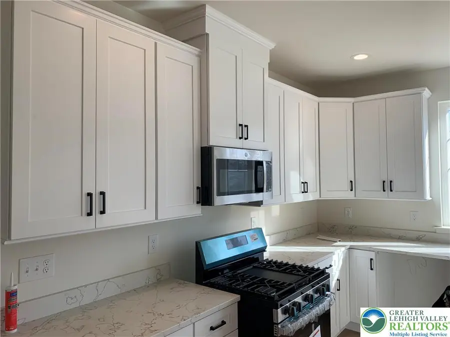 8868 Yorkshire Circle, Fogelsville, PA 18051 - Image #3