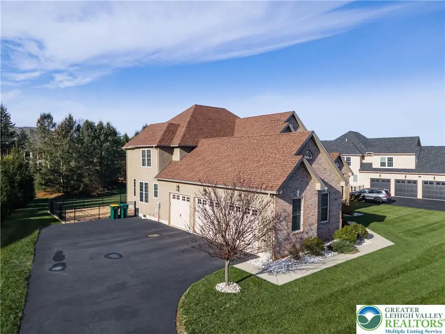 62 Surrey Drive, Palmer Township, PA 18045 - Image #2